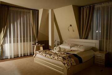 Фото номера Суперлюкс с гидромассажной ванной Отель Hotel Regent г. Pawłów 2