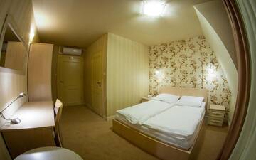 Фото номера Двухместный номер с 1 кроватью или 2 отдельными кроватями Отель Hotel Regent г. Pawłów 3