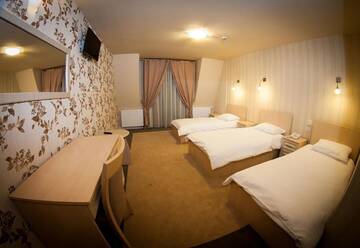 Фото номера Трехместный номер Отель Hotel Regent г. Pawłów 5